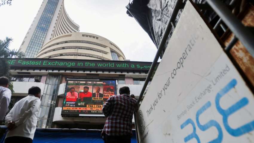 1156 अंक फिसला Sensex, इस हफ्ते TCS और Infosys का मार्केट कैप सबसे ज्यादा घटा | Zee Business